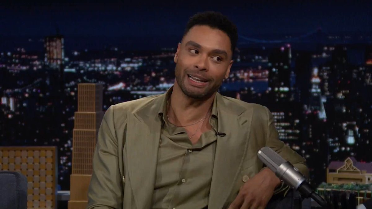 .Regé-Jean Page was forced to improv a Shakespeare scene after screwing up the only job he had 🤣 #FallonTonight