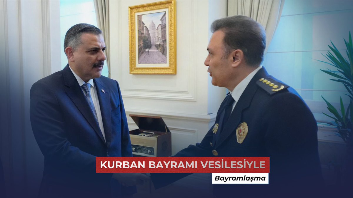 İçişleri Bakanımız Sayın Mustafa ÇİFTÇİ, Kurban Bayramı vesilesiyle Bakanlığımız merkez teşkilatında görev yapan çalışma arkadaşlarımızla bayramlaştı. Bakan Yardımcılarımızın ve birim amirlerimizin de katıldığı programda Sayın Bakanımız, aziz milletimizin huzuru için büyük bir fedakarlık ve sorumluluk bilinciyle görev yapan teşkilat mensuplarımıza teşekkür ederek tüm personelimizin ve ailelerinin Kurban Bayramı’nı tebrik etti. İçişleri Bakanlığı ailesi olarak Kurban Bayramı’nın; birlik ve beraberliğimizi daha da pekiştirmesini, ülkemize ve milletimize huzur, sağlık ve esenlik getirmesini diliyoruz. Kurban Bayramımız mübarek olsun.