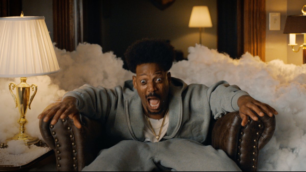 Marlon Wayans, Shawn Wayans, Anna Faris, and Regina Hall star in the final red-band trailer for #ScaryMovie. In theaters this Friday.