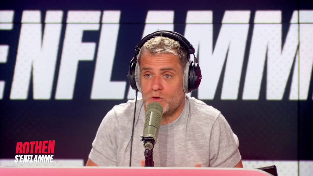 Eric Di Meco 🇫🇷 : « À Marseille, il y a des maillots du PSG.. ça n’existait pas à mon époque ! Un copain m’a expliqué que pour pas que son gamin supporte le PSG.. IL LUI FAIT REGARDER DES MATCHES DE L’ÉPOQUE ! 😭🤣 » 🎙️ Rothen s'enflamme
