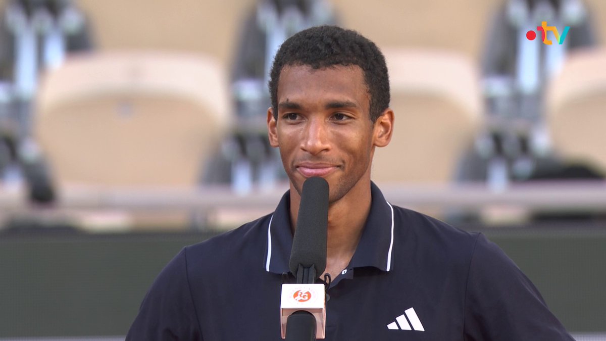 #RolandGarros | 🗣️ "Je ne suis pas Français mais... quand même très francophone. Je sais qu'il y a plus de Français donc j'espère pouvoir compter sur votre soutien pour aller au bout". 👀 Alors, on monte dans le train Félix Auger-Aliassime ?