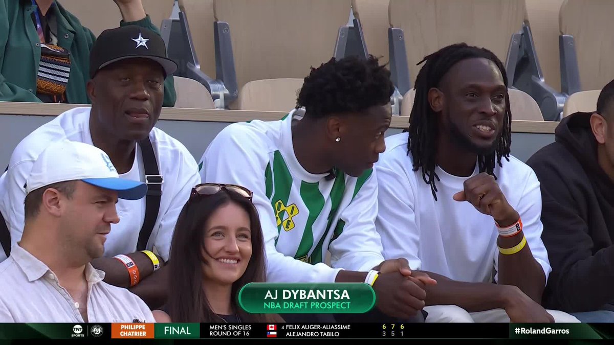 Potential #1 pick AJ Dybantsa is in the house supporting Frances Tiafoe 🔥🤝