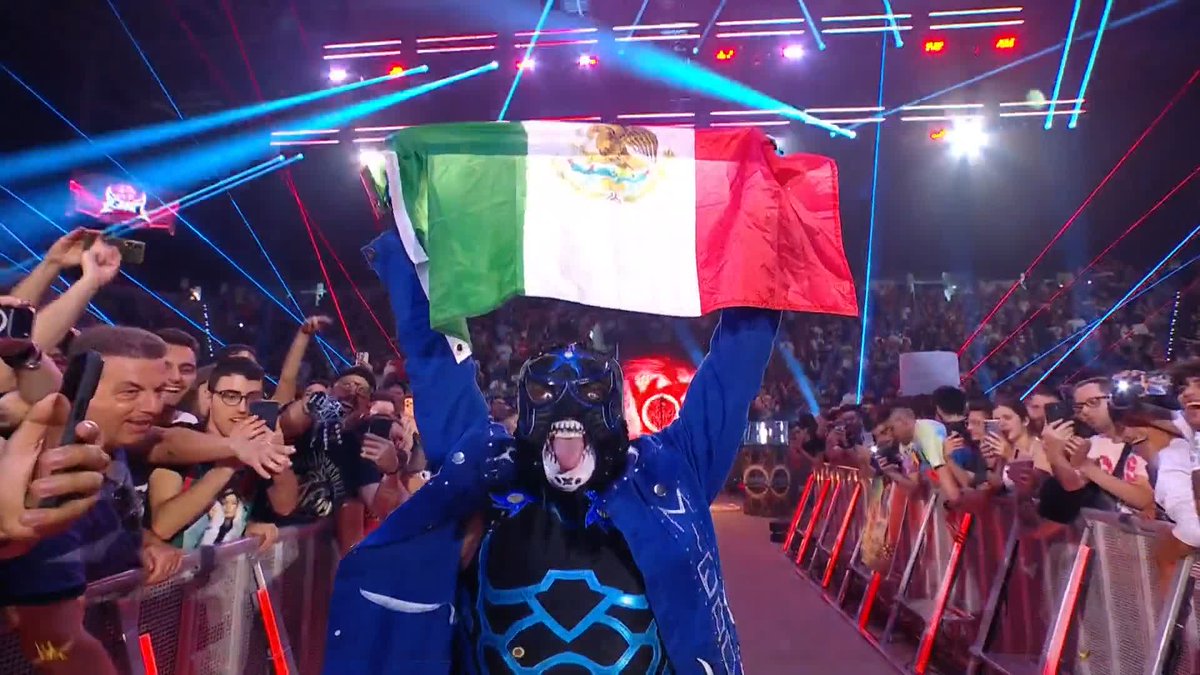 ¡VIVA MÉXICO! 🇲🇽 ¡VIVA PENTA! 👌👇 El Campeón Intercontinental de WWE llega a #WWERaw 🔥