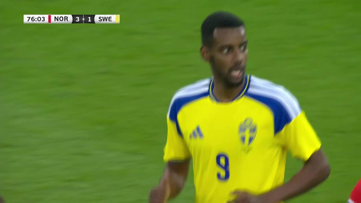BICICLETA, ENGANCHE Y TAC... ¡UNA PERLITA! El jugador del Liverpool, Alexander Isak, se mandó un jugadón ante Noruega y terminó marcando el 1-3 de Suecia en un Amistoso Internacional. 📺 #DisneyPlus Plan Premium