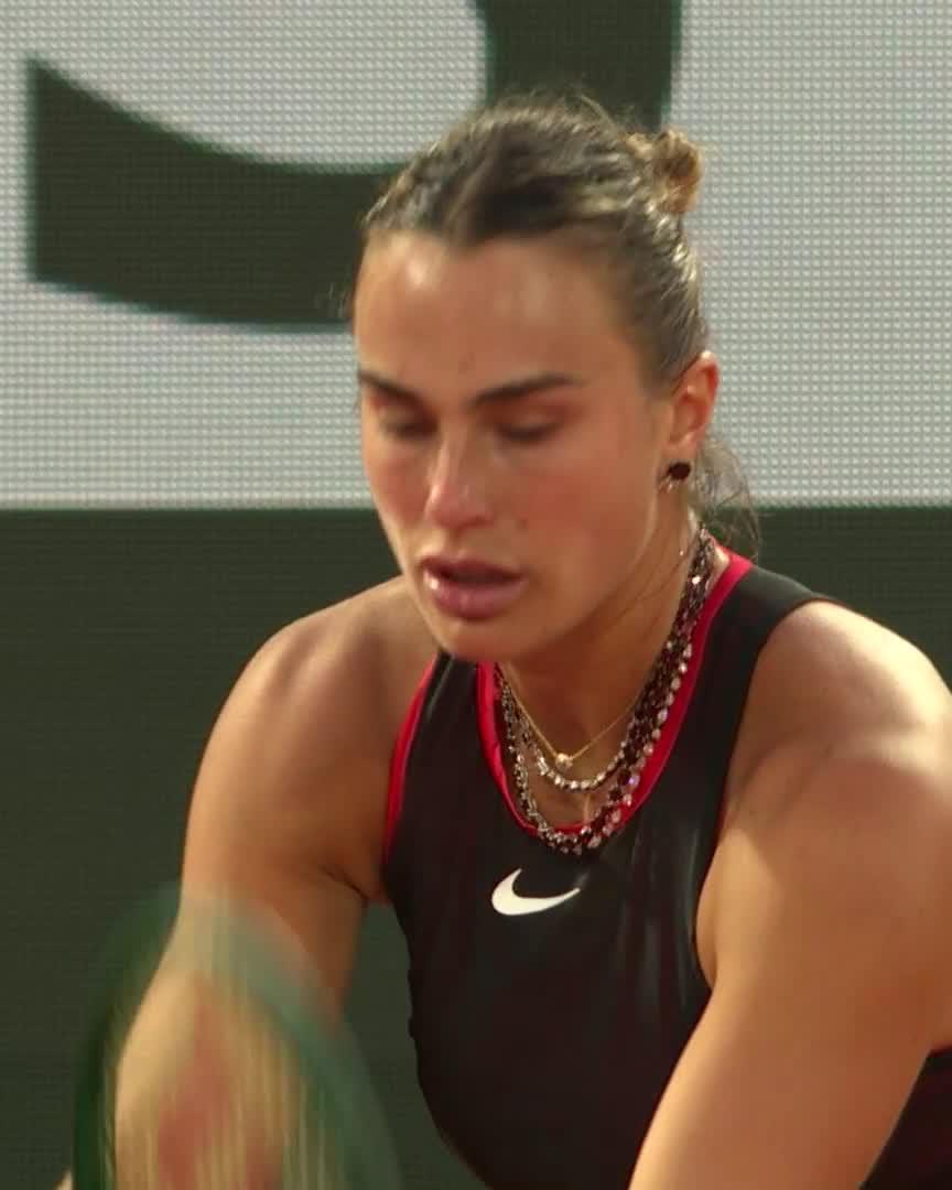 An ace to take the first set ☄️ #RolandGarros