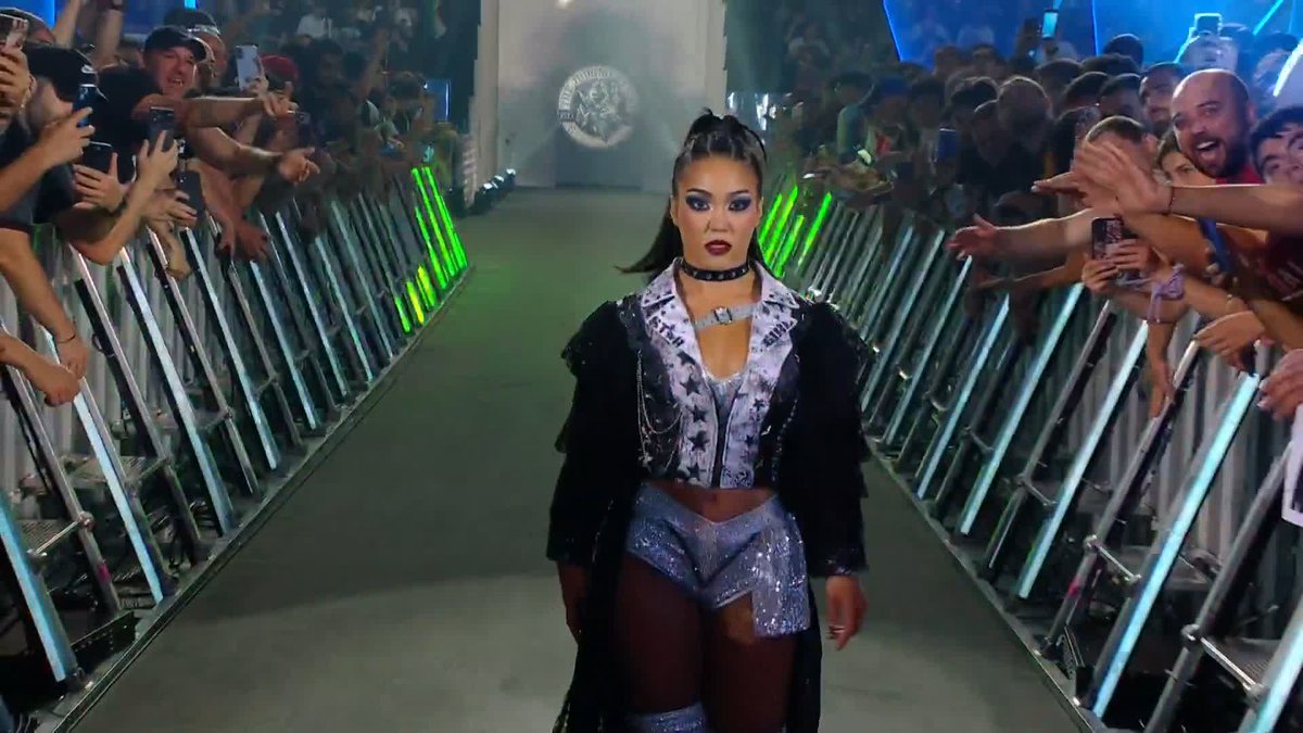 RAW: Todos atentos para recibir a La Prodigio, Roxanne Perez 🫡 #WWERaw