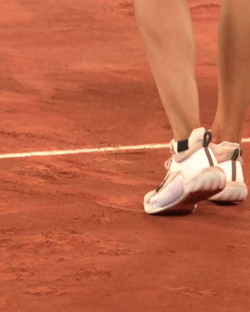 Moonwalk on clay 🧱 #RolandGarros