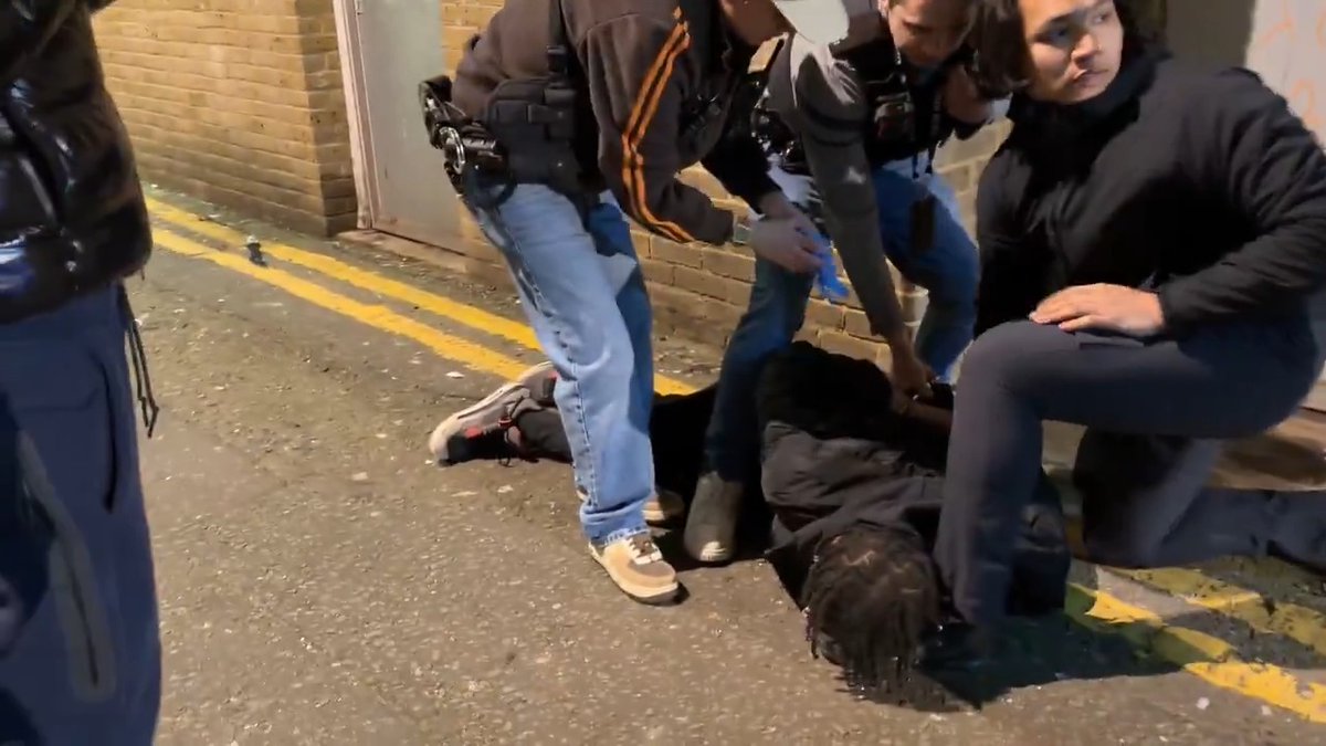 18 Inch Knife found on 18 year old gang member in Khan's London