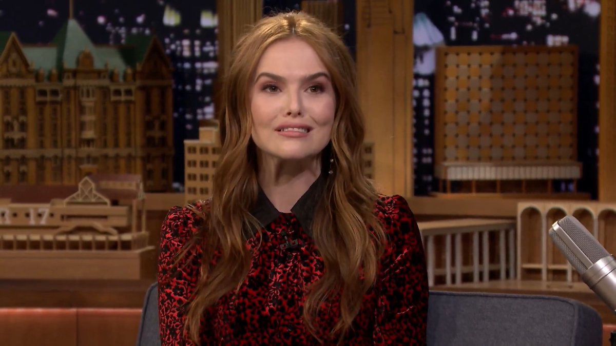 Zoey Deutch can make it look like she got a facelift 🤣 #FallonFlashback