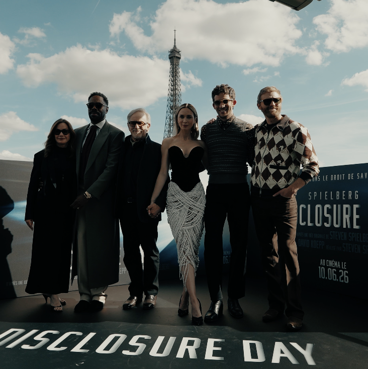 This is only the beginning, Paris. The cast of Disclosure Day has arrived. Only in theaters June 12. Get tickets now: Ce n’est que le début. Le casting de Disclosure Day est arrivé à Paris. Réservez vos places pour Disclosure Day, le 10 juin au cinéma.