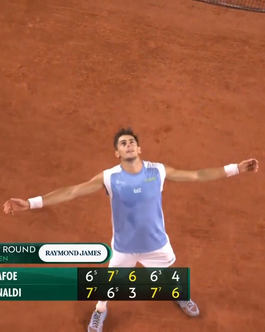 FRANCES TIAFOE UPSET BY MATTEO ARNALDI AFTER 5-HOUR MATCH ๐คฏ Arnaldi takes out No. 19 Frances Tiafoe to advance to the Quarterfinals ๐ฅ Watch Roland-Garros on TNT ๐บ
