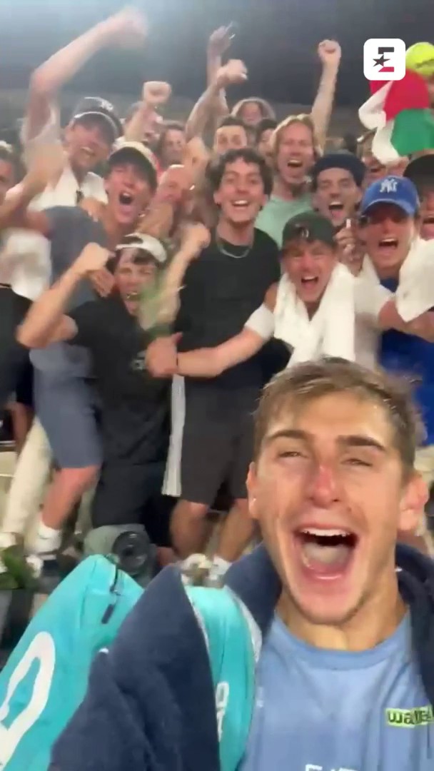Erano pochi, ma sono stati l’arma in più! Onore a questi ragazzi che hanno sostenuto Matteo fino alla fine 🇮🇹 #Arnaldi #EurosportTENNIS #RolandGarros