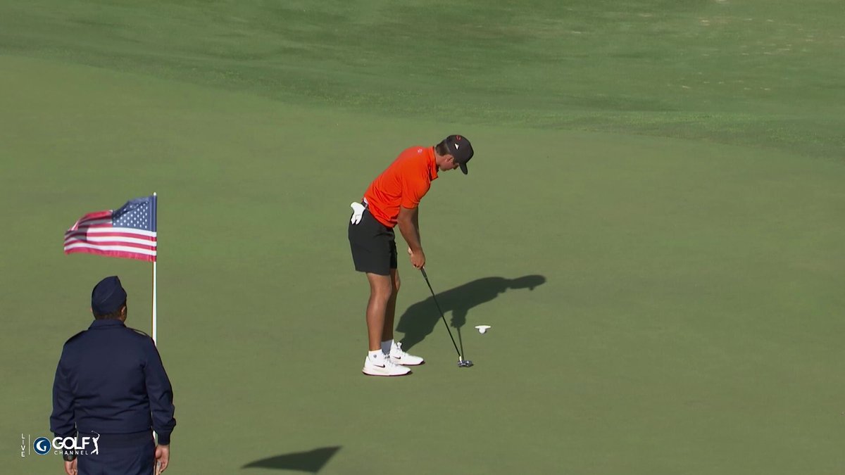 Clubhouse lead with the individual championship on the line 👀 OSU Cowboy Golf's Preston Stout birdies the last to take a one-shot lead over Alabama's William Jennings.