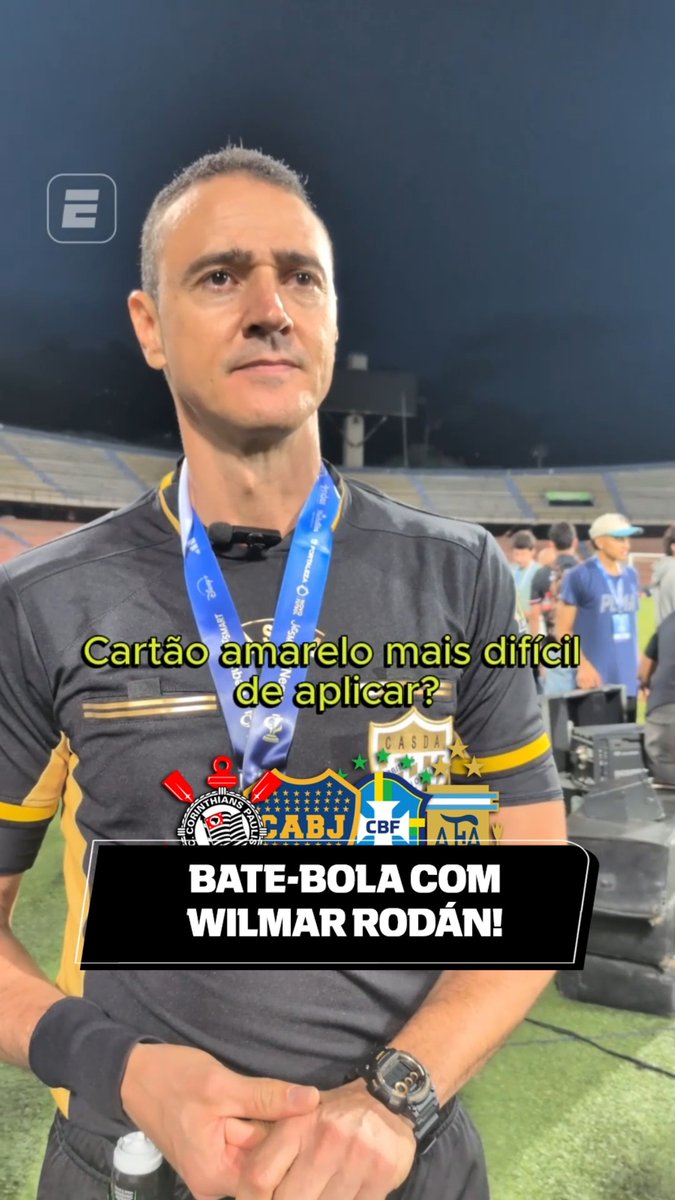 E ESSE BATE-BOLA, HEIN? 👀 Wilmar Roldán, árbitro colombiano que já apitou finais de Libertadores, Copa América e Copa do Mundo, respondeu algumas perguntas sobre sua profissão e carreira, e algumas respostas surpreendem, hein? 😳 O colombiano ainda destacou a final da Libertadores em que o Corinthians jogou em 2012 por um motivo específico... #FutebolNaESPN #Libertadores #Corinthians
