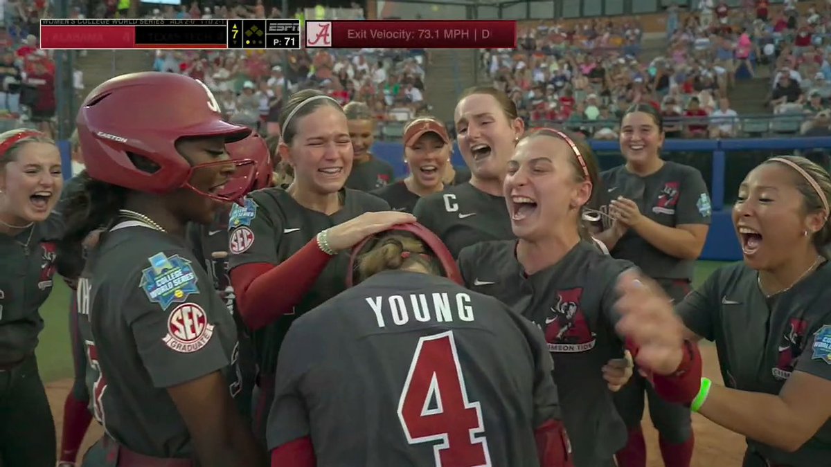 JENA YOUNG TIES IT FOR THE TIDE 🔥 Alabama Softball comes to life in the 7th‼️