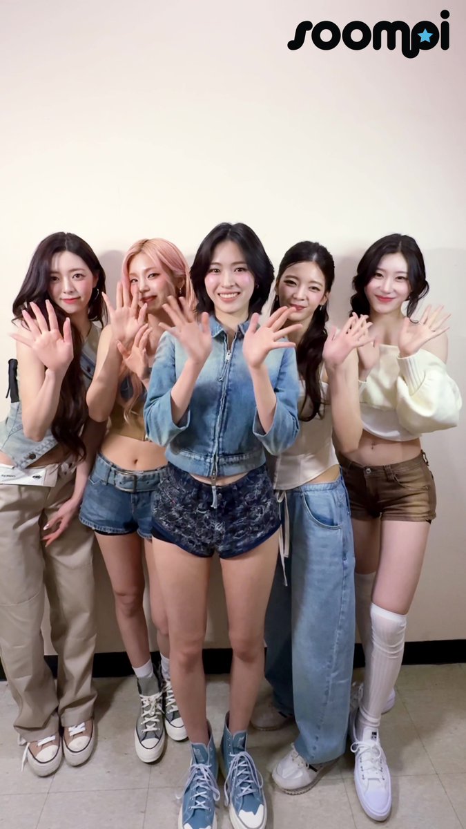 A special message from #ITZY for Soompi readers 💖 Comment with your favorite song from their latest album "Motto"! ITZY #있지 #YEJI #LIA #RYUJIN #CHAERYEONG #YUNA #예지 #리아 #류진 #채령 #유나