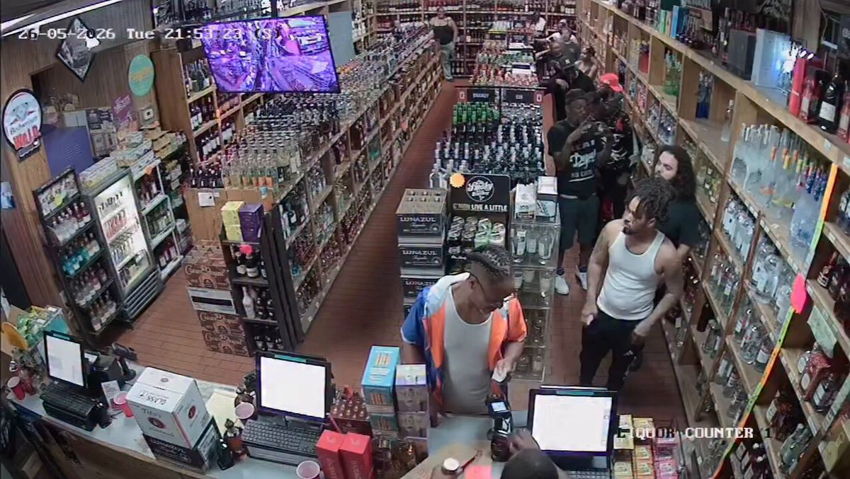 This fight that started in a liquor store in Youngstown, Ohio ended up with a "large scale fight" in the parking lot that police responded to. According to Youngstown police, no was arrested following the brawl (must just be socially normal there). Avoid Youngstown accordingly... #CityLife #youngstown #ego #fight #decay #crime #police #alcohol #IQtest #democrats