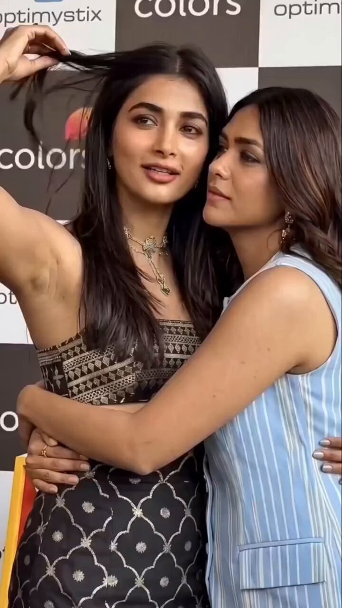 Pooja hedha kiss #poojahedge #murtaltakur kiss