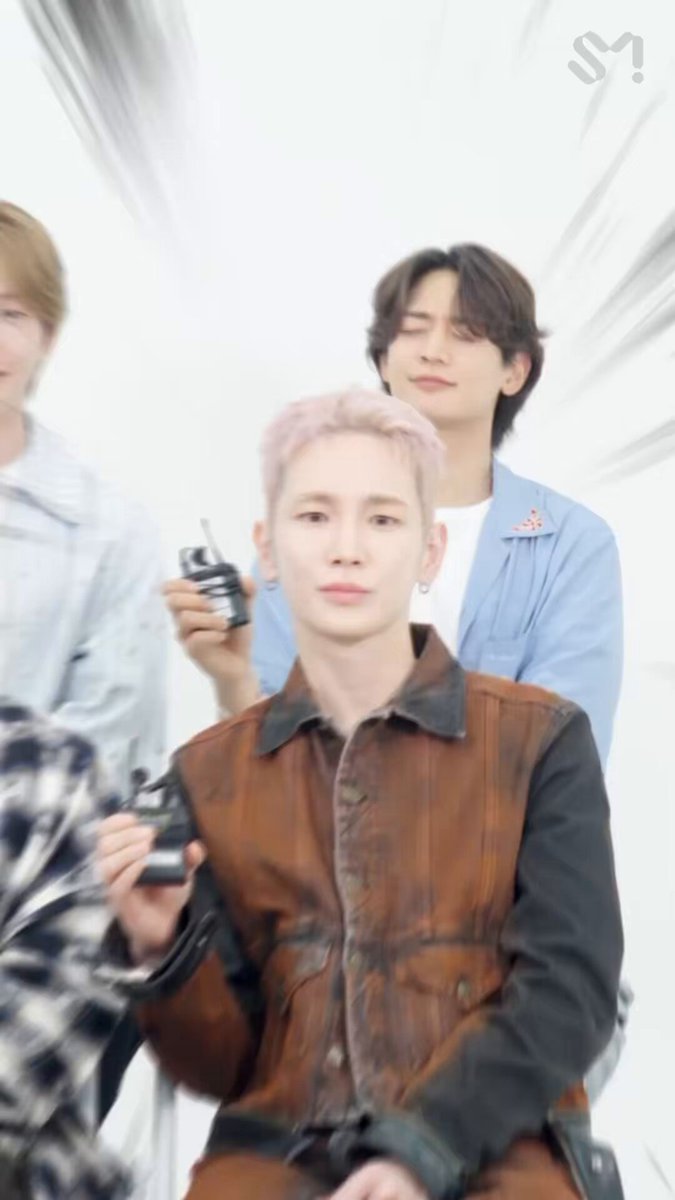 Huhu, terharu banget~ Akhirnya SHINee kembali dengan mini album ke-6 'Atmos' yang dipenuhi dengan surat cinta untuk SHAWOL 🥹💌 Yuk, dengerin terus albumnya biar rasa hangat dari cinta SHINee terus bersama hari-hari kalian 🫶 SHINee #SHINee #Atmos #SHINee_Atmos