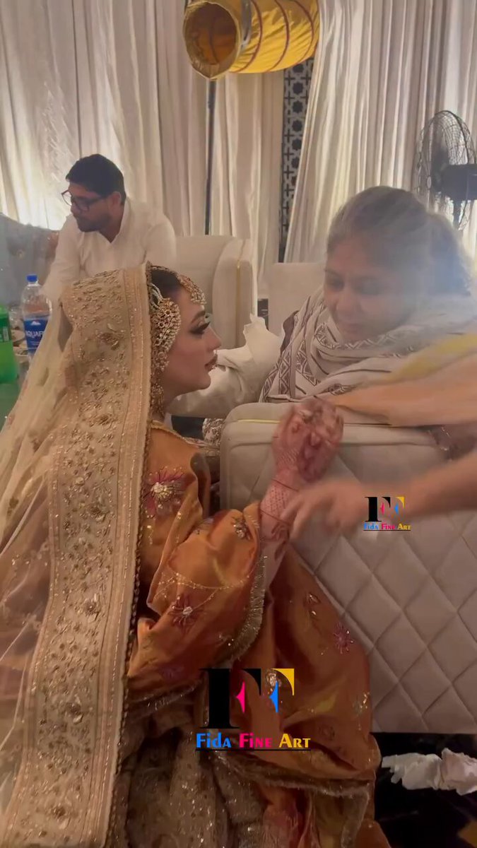 #MominaIqbal's emotional moments with her mom before her Baraat/Nikkah Ceremony ❤️