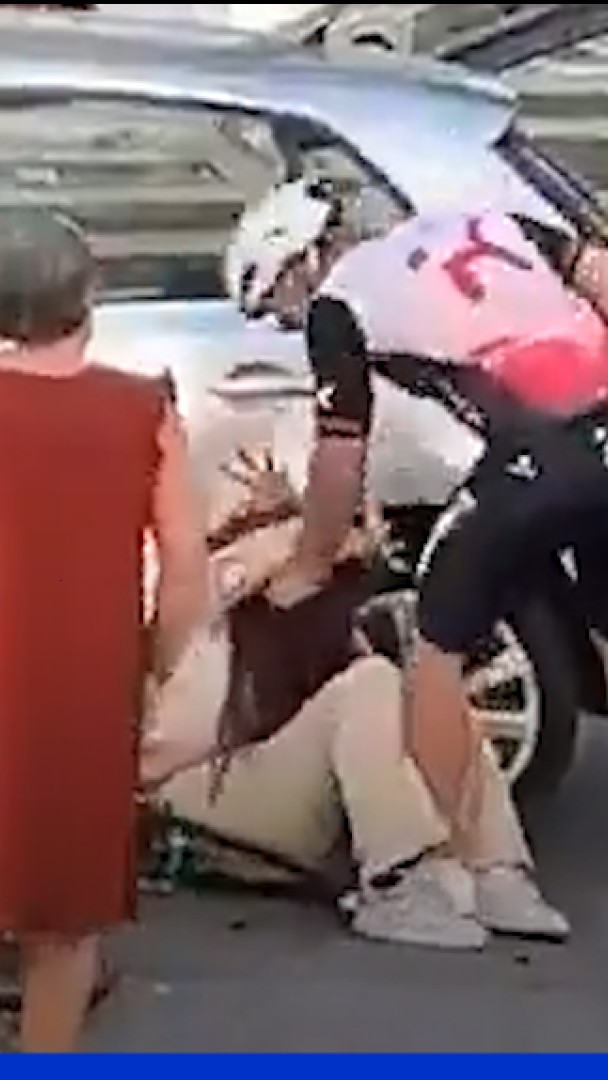 Portugal: un cycliste s'en prend violemment à une automobiliste suite à un différend routier