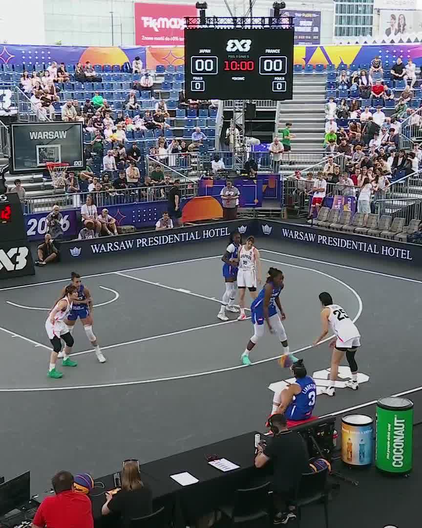 Japan 🇯🇵 starts the game with a long-range bomb against France! 💣 #3x3WC