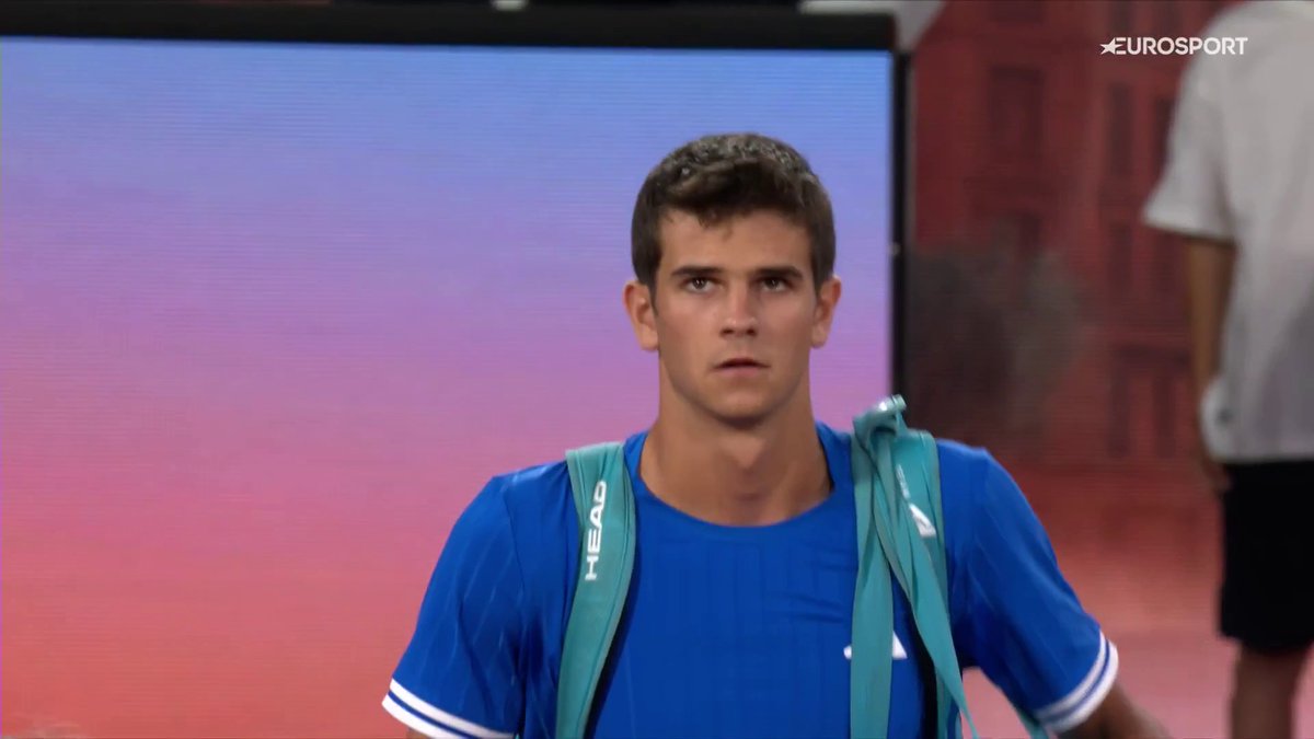🗣️ "El españoooooooool, Rafaeeeeeel, Jódaaaaaaaaaar" La entrada del joven madrileño en la Philippe Chatrier por primera vez en su carrera #RolandGarros
