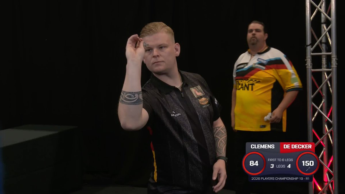 150 FROM DE DECKER! Mike De Decker goes on the cusp of victory after taking out a magical 150 checkout! (Although not with three bulls like Ryan Joyce…) 📺 #PC19
