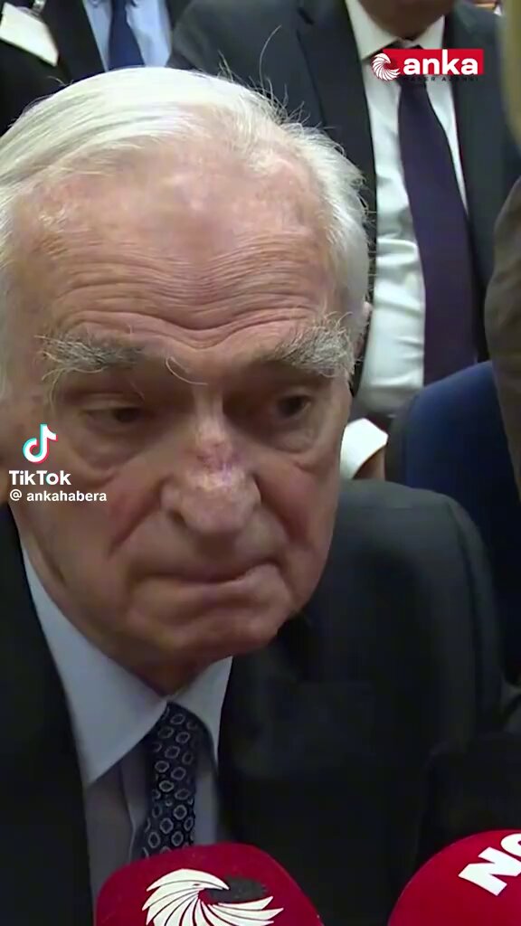 CHP Grup Toplantısı’na katılan Efsane Genel Sekreter Önder Sav: “İlk defa parti binasının mahremiyetine polis marifetiyle girildi. Bunu bizim gibi yıllarını oraya vermiş partililerin içine sindirmesi mümkün değildir.”