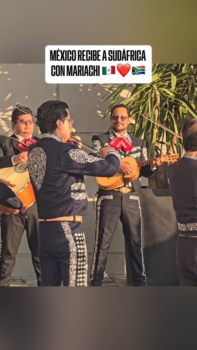 ¡POR ALGO MÉXICO ES ANFITRIÓN! 🤩 Con mariachi, así llegó Sudáfrica a Pachuca para enfrentar la Copa del Mundo.