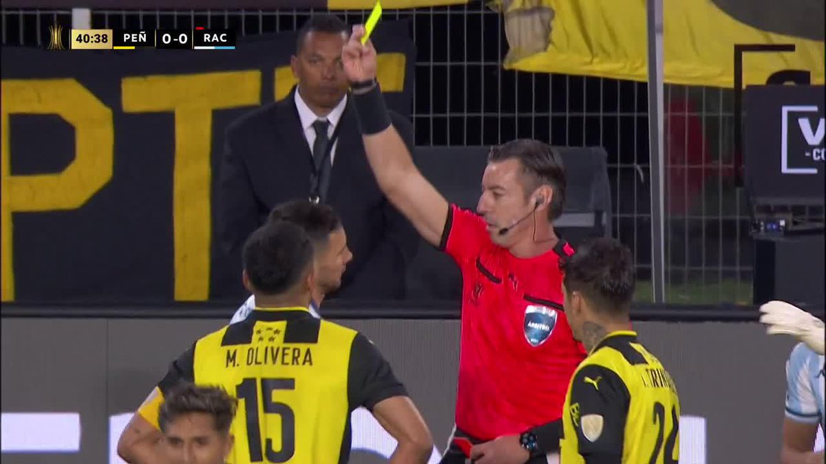 En la Copa 2025 vs Racing, el juez en cancha echó a Maravilla Martinez por esta jugada. Después del llamado del VAR, echó para atrás y le sacó amarilla. Correcta decisión. Alguien me puede explicar por qué en la de Ferreira se toma la decisión contraria?