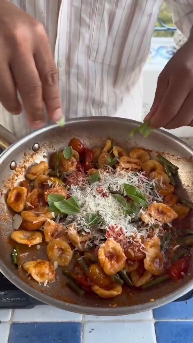 Handmade Puglian orecchiette in minutes 🔥 Chef Ruben drowns them in garlicky cherry tomatoes + a light twist of lemon zest. Save this &amp; tag your pasta people 👇🏻