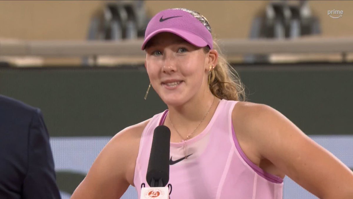 🇫🇷👏 Mirra Andreeva dans un français impeccable après sa victoire en quart contre Sorana Cîrstea. #RolandGarros