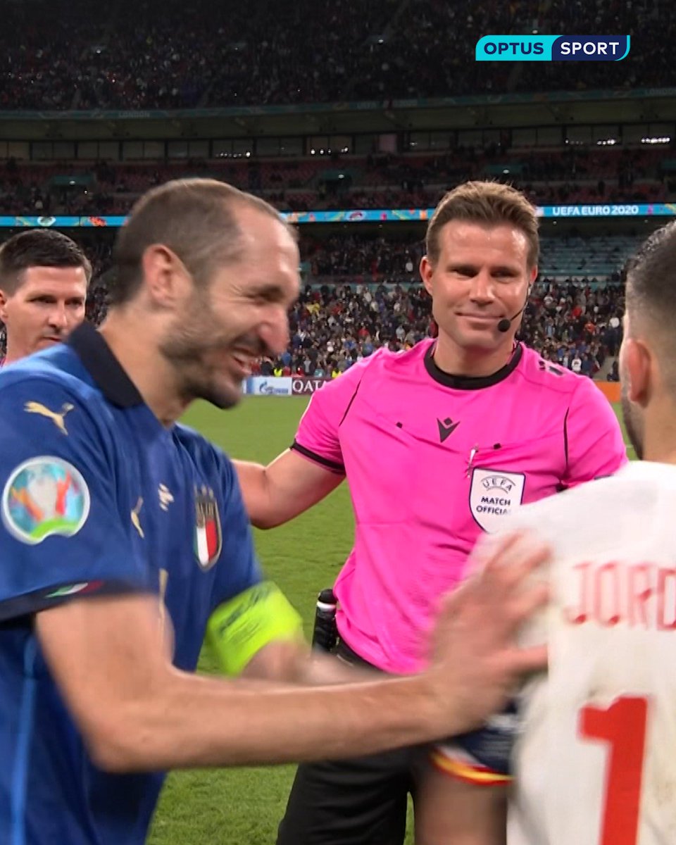 بطل اليورو الوحش كيليني قال : ألبا بأنه "خائف" قبل ركلات الترجيح مباشرة... وكانت تلك هي اللحظة التي عرفنا فيها أننا فزنا 😂