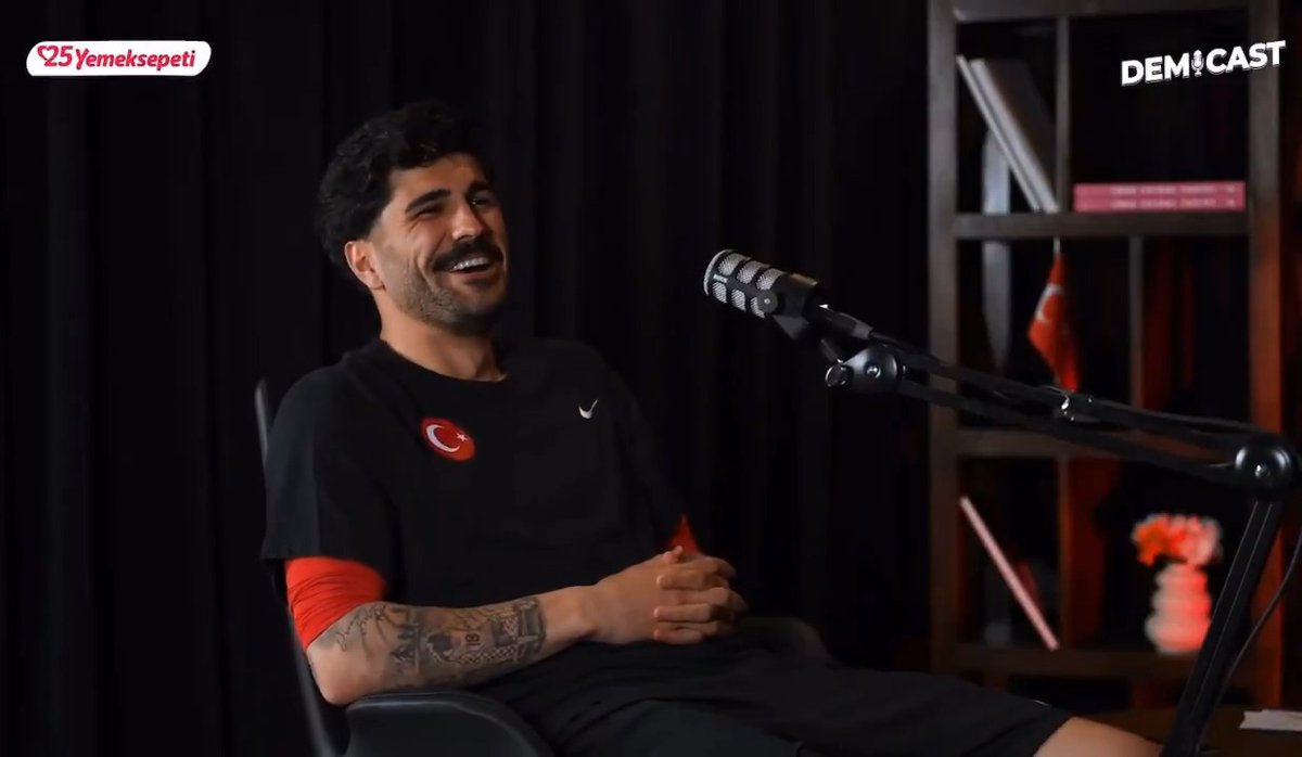 😅 Eren Elmalı: "Samet Akaydın, Romanya maçı öncesi bana 'altıma s***cağım' dedi." (DemiCast)