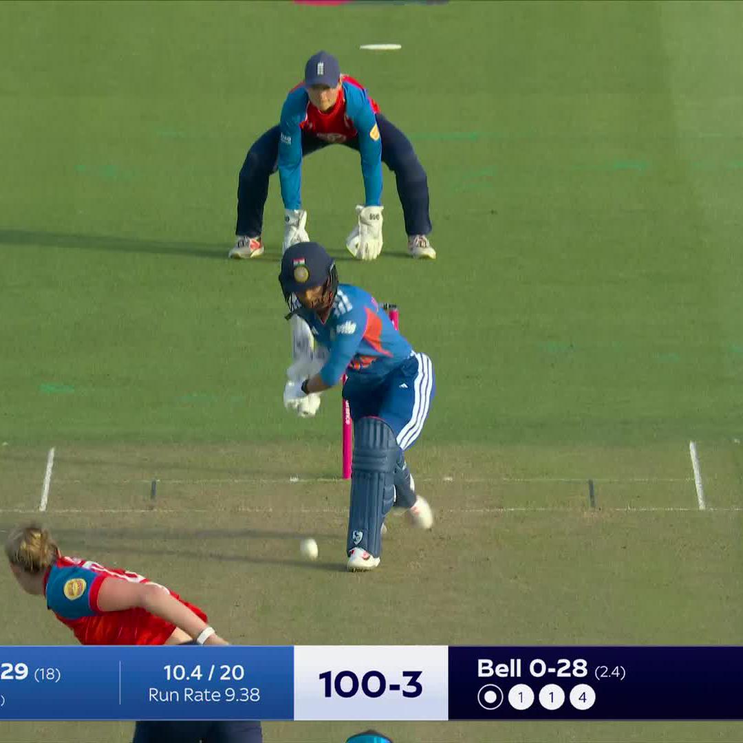 Rodrigues gone! 😍 Lauren Bell with the wicket 💪