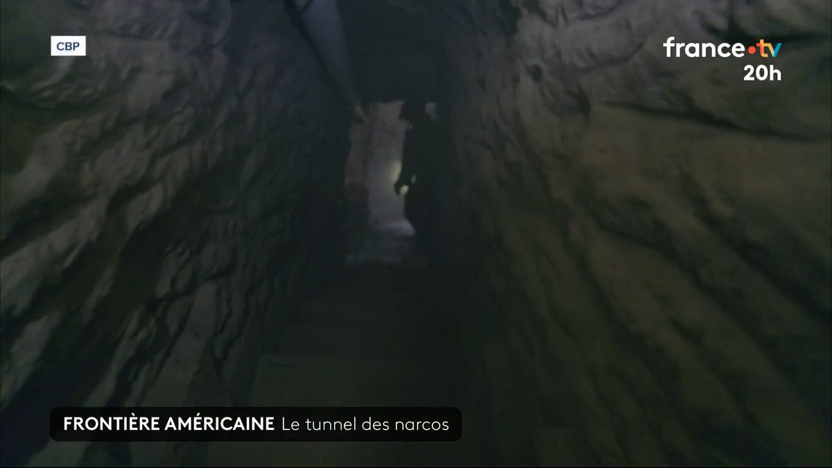 🇲🇽 Un tunnel clandestin de 270m de long découvert sous la frontière entre le Mexique et les États-Unis. Il servait probablement à faire passer des armes et de la drogue. #JT20h