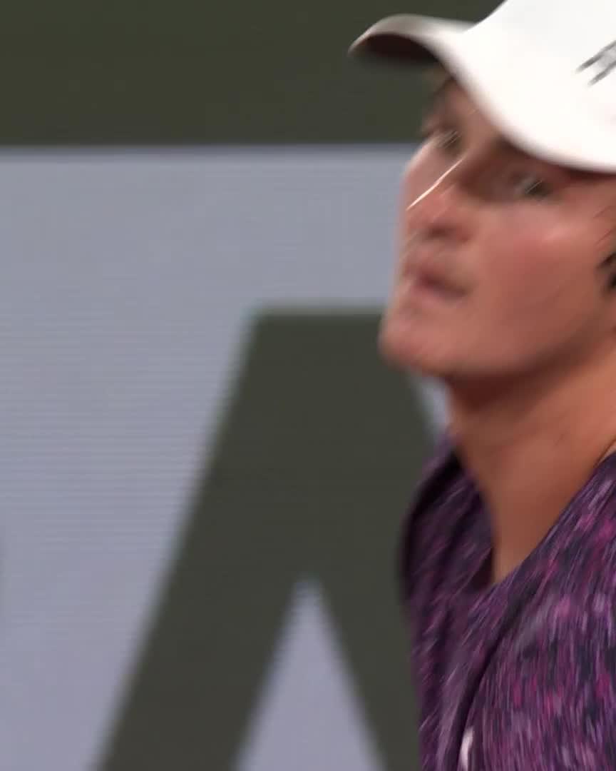 Mensik one set away from a first Grand Slam semi-final 👀 #RolandGarros
