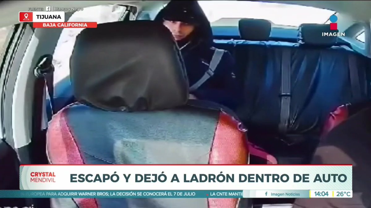 Un chofer de aplicación logró evitar ser asaltado por un ladrón en Tijuana bajándose del coche y huyendo del lugar.