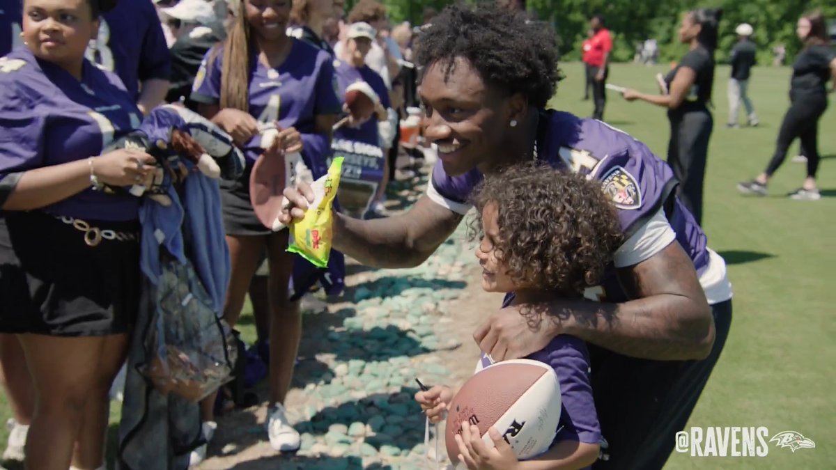 A little fan knew the way to zay flowers's heart at practice today 💜