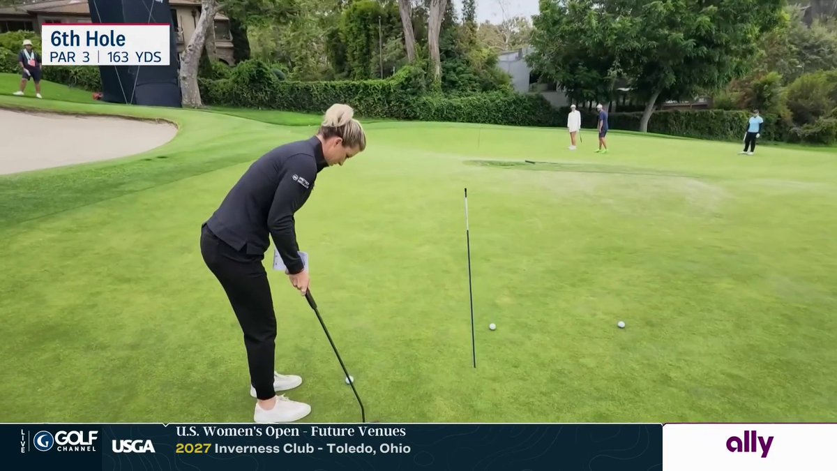 Mel Reid putting around the iconic bunker on No. 6 while Michelle Wie West takes the alternate route with a wedge 🫣 The results are incredible 🤝