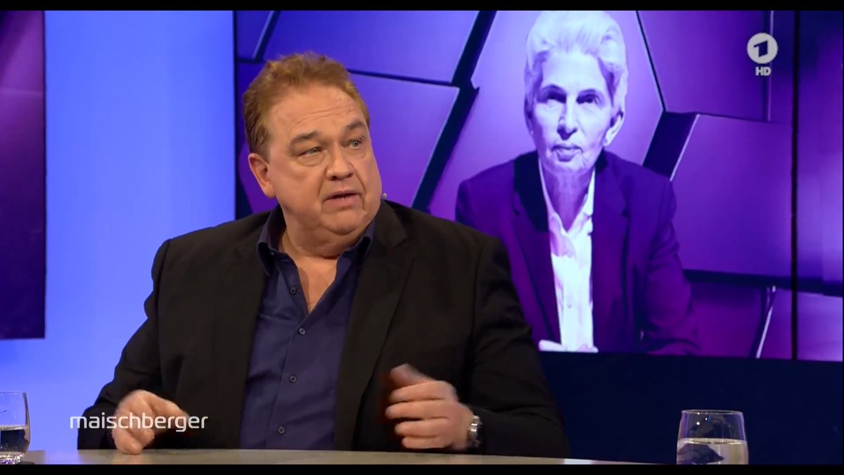 Die #FDP wache nach dem Parteitag „wieder auf und prügelt sich mal selber wieder gegenseitig wach“, so Comedian Oliver Kalkofe (Oliver Kalkofe 📯). „Das F in FDP steht für Frankenstein, weil die Leiche lebt wieder und jetzt ist nur die Frage, wie weit sie laufen kann.“ #maischberger