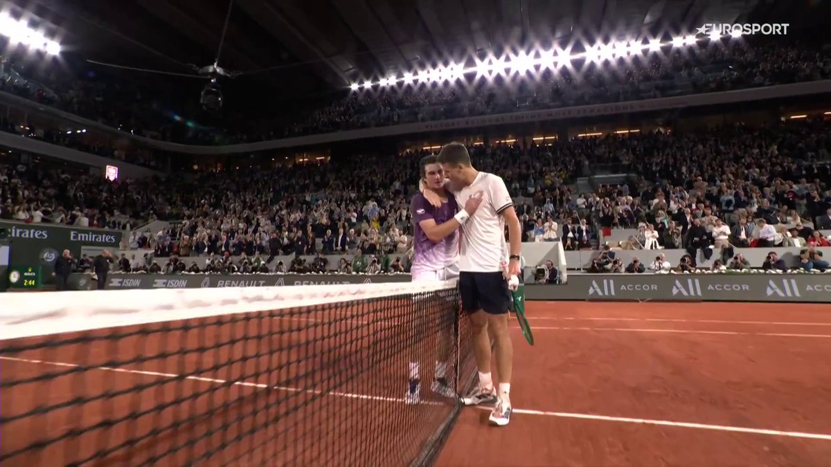 LA 𝑺𝑬́𝑷𝑻𝑰𝑴𝑨 DEL CHECO CON TODA LA CLASE DEL MUNDO. ❤️‍🔥 🤩 Jakub Mensik se mete en sus primeras semifinales de Grand Slam en un auténtico partidazo ante un espectacular Joao Fonseca que dice adiós al torneo #RolandGarros