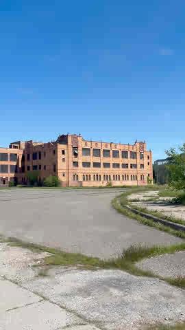 The Detroit School district has announced plans for a full demolition of the long-vacant Cooley High School. Despite plans to preserve a portion of the school, it will be torn down and turned into a sports complex on the site. Stay with WWJ-AM 950 for more. 📸: ❥Dee.™