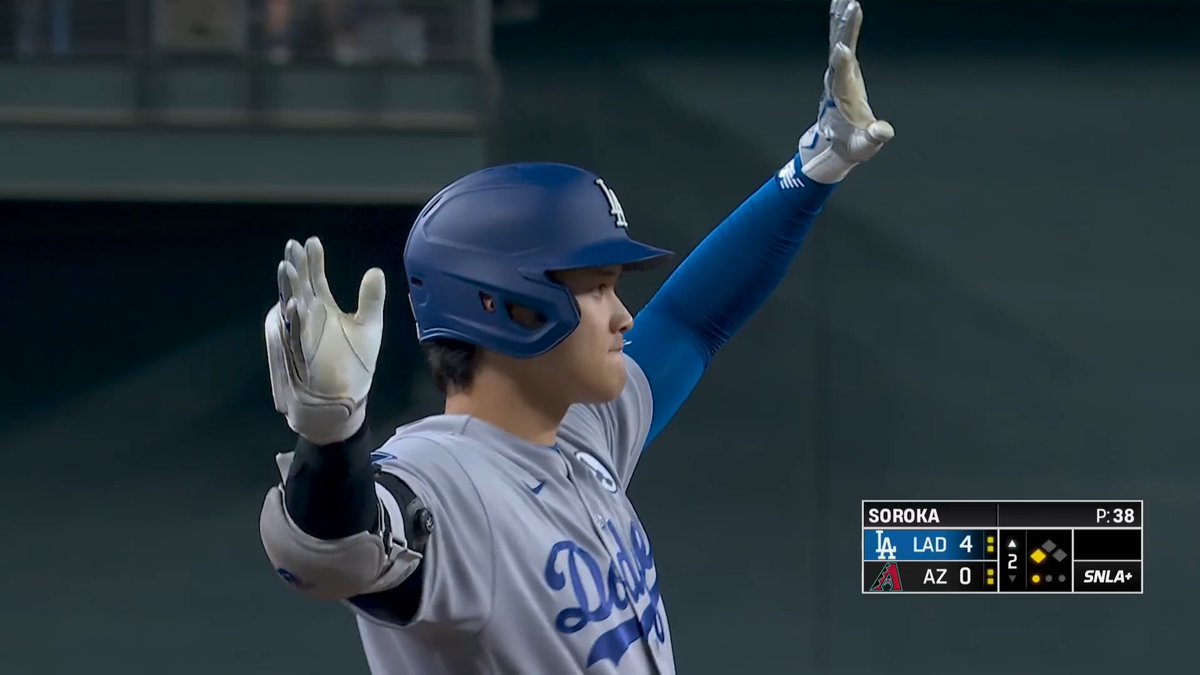 Shohei clears the bases!
