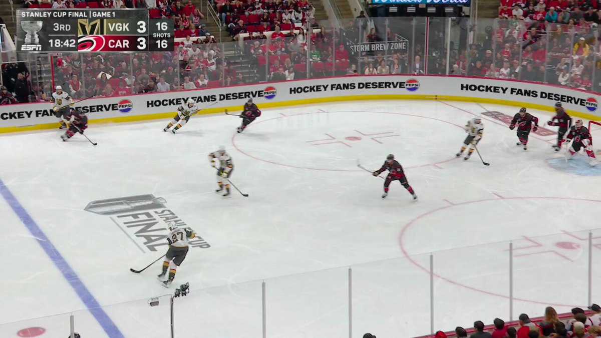 GAME 1 CONTINUES TO DELIVER! Vegas retakes the lead early in the third period 😤 #StanleyCup