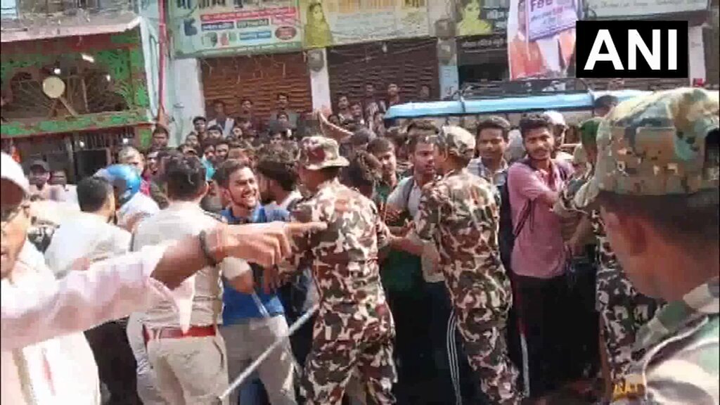 #WATCH | Patna, Bihar | A massive gathering of students outside the coaching institute of Educator Khan Sir near Musallahpur Haat after a firing incident took place last night outside the institute. Heavy security deployed.