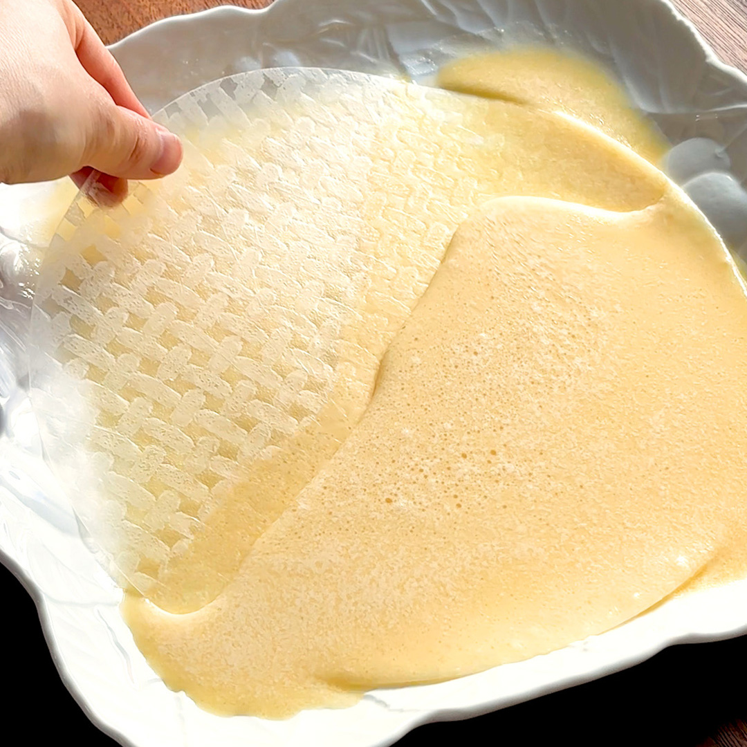 【ホットケーキミックス不要】ライスペーパー、こう焼いて。秒でなくなるサクもちワッフル / Rice Paper Waffles🧇✨