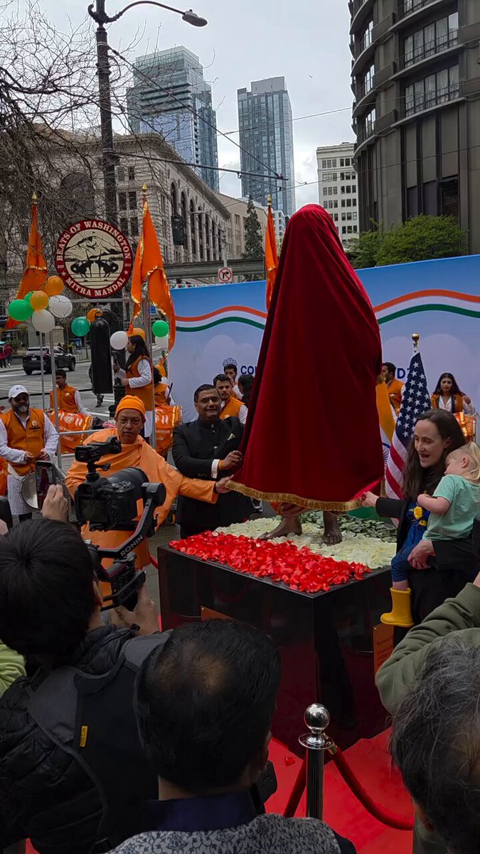 Proud moment for India! 🇮🇳 First-ever public statue of Swami Vivekananda unveiled in Seattle, USA. His timeless message of unity, harmony &amp; universal brotherhood now graces American soil.