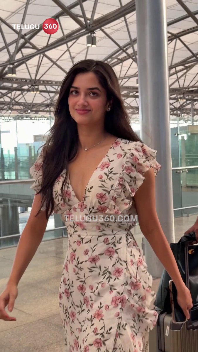 #BhagyashriBorse snapped at airport